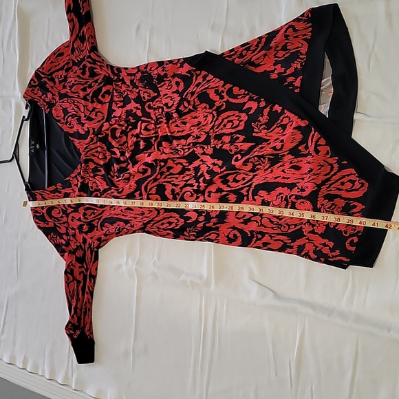 Elegant Red and Black Wrap Dress - Picture 7 of 7